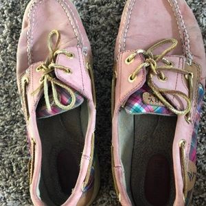 Women’s sperry boat shoes.